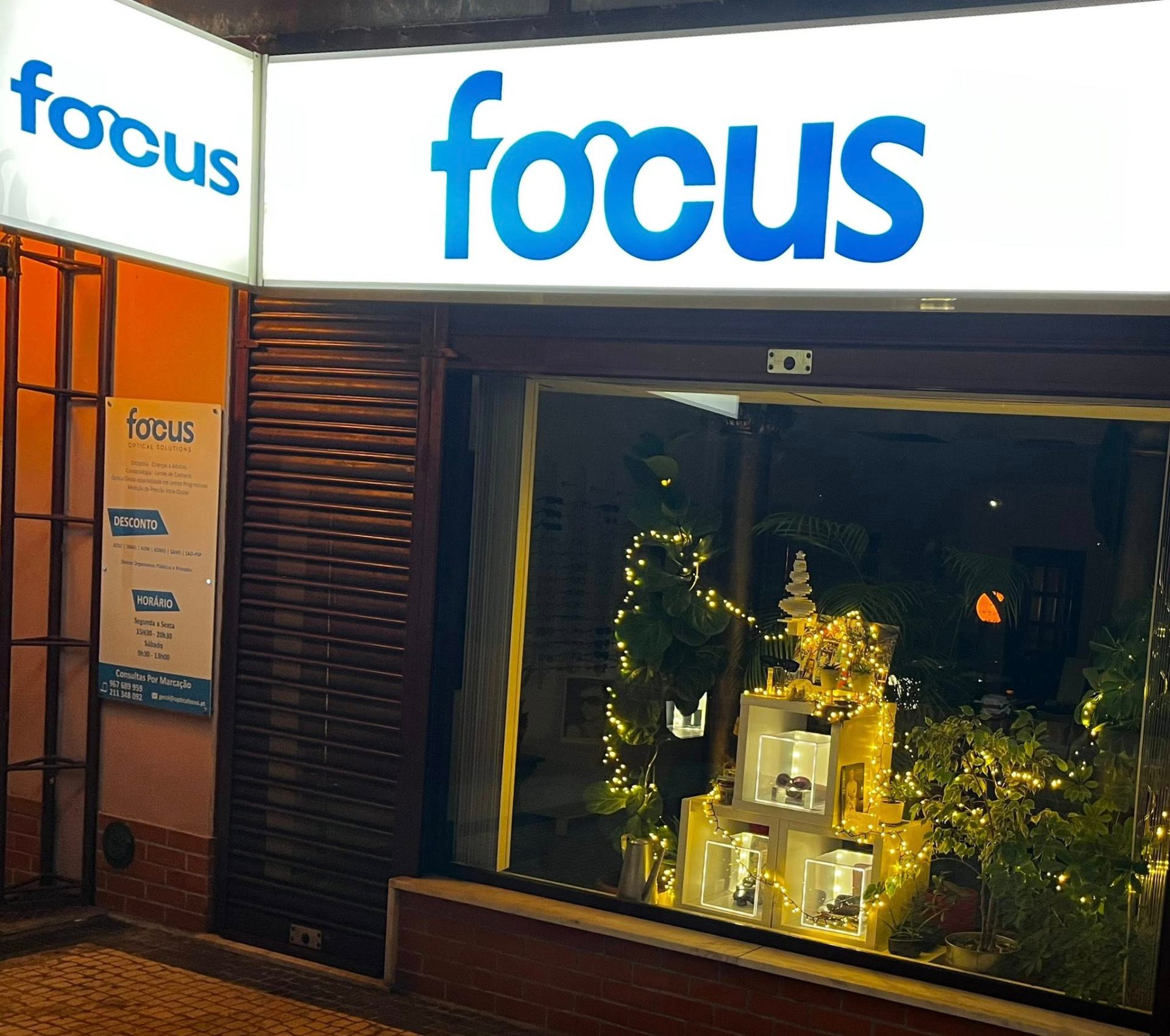 Fachada da Óptica FOCUS em Almada