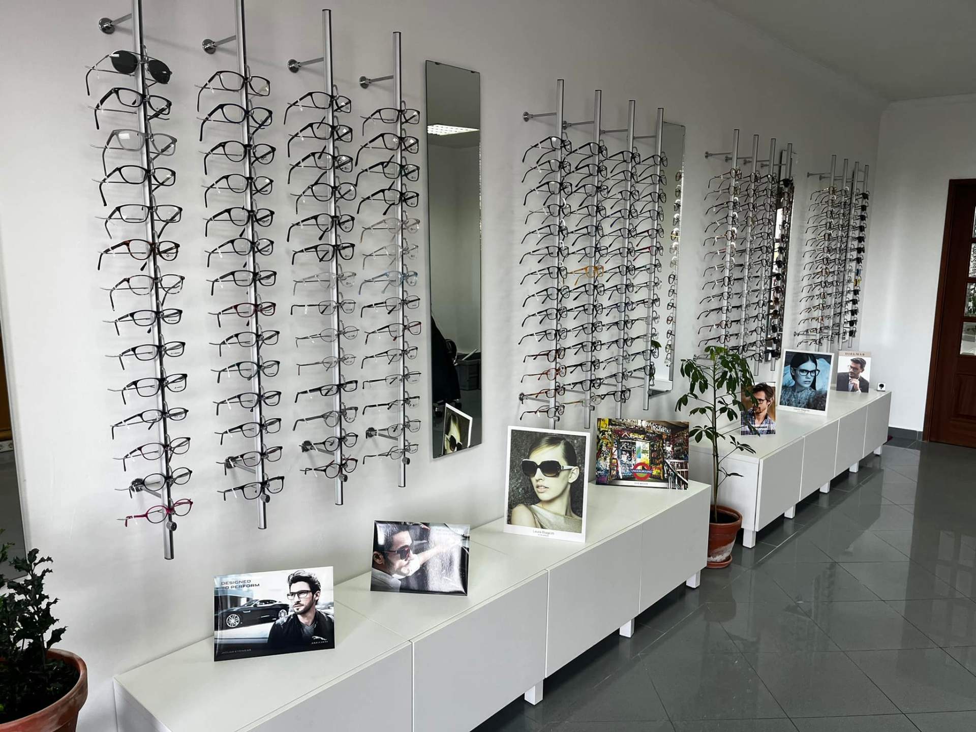 Interior da loja com atendimento personalizado